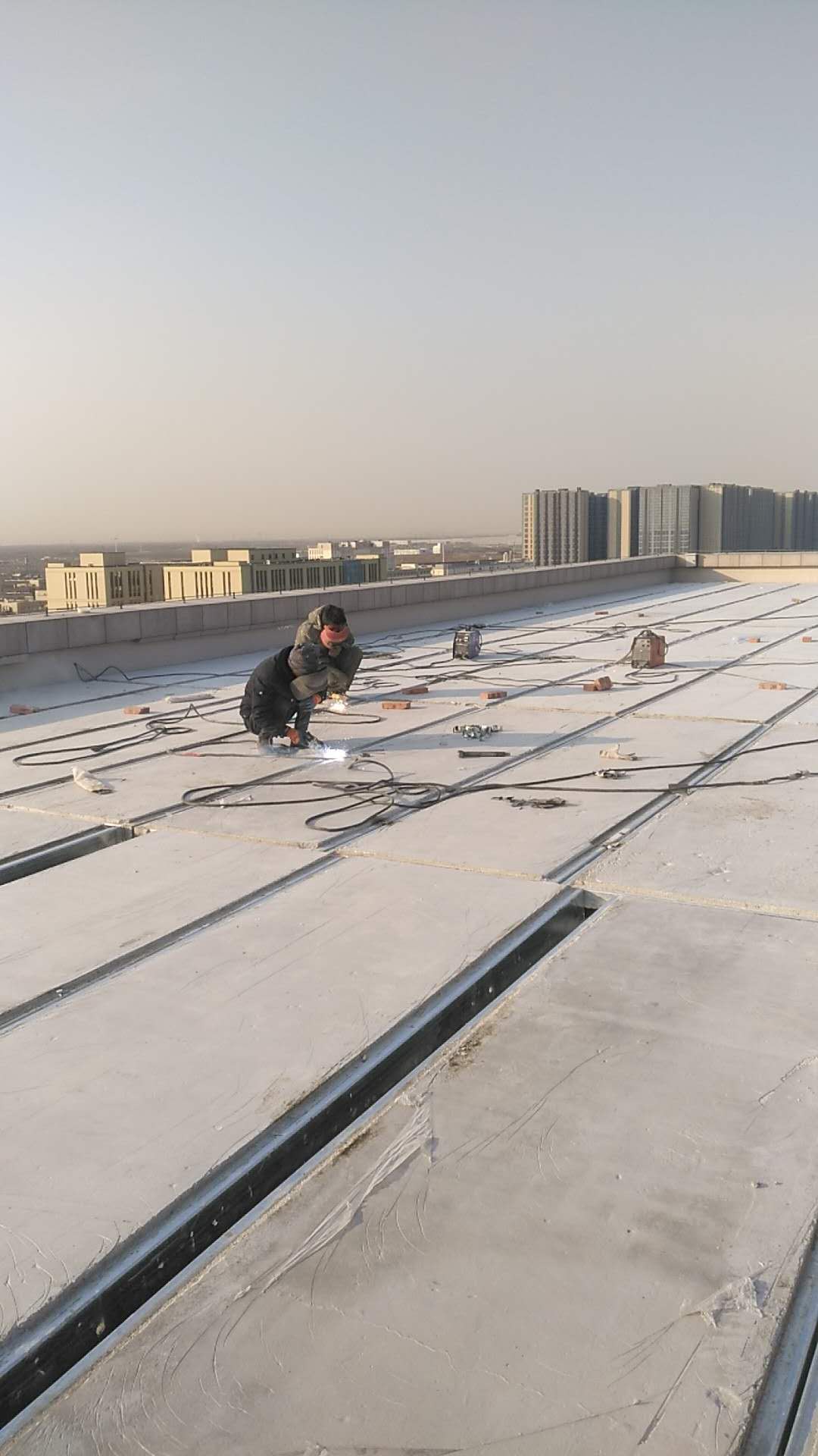 润生大厦近2000平米使用亿实筑业钢骨架轻型屋面